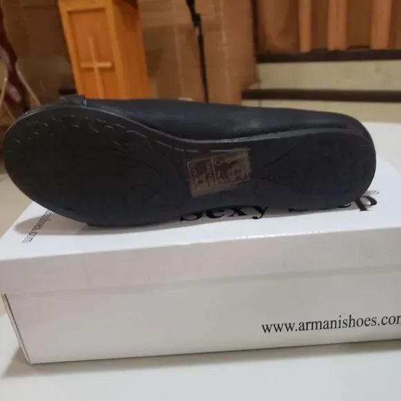 🦋NWT Flats w/rhinestone embellishments - Picture 2 of 4